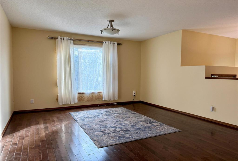 559 Windsor, 4 Bedrooms Bedrooms, 8 Rooms Rooms,2 BathroomsBathrooms,Residential,For Sale,Windsor