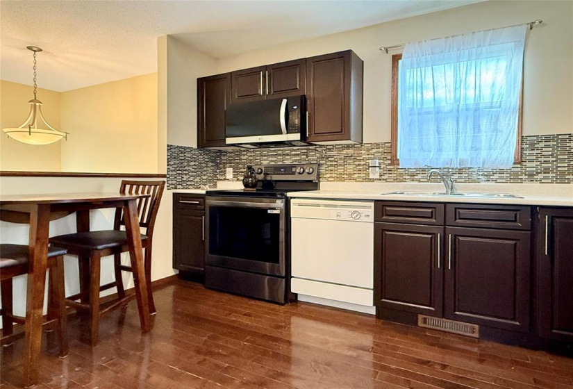 559 Windsor, 4 Bedrooms Bedrooms, 8 Rooms Rooms,2 BathroomsBathrooms,Residential,For Sale,Windsor