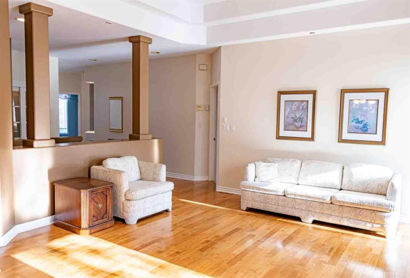 100 Royal Mint, 2 Bedrooms Bedrooms, 11 Rooms Rooms,3 BathroomsBathrooms,Condominium,For Sale,Royal Mint