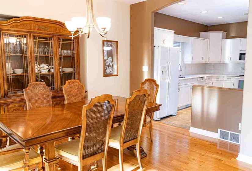 100 Royal Mint, 2 Bedrooms Bedrooms, 11 Rooms Rooms,3 BathroomsBathrooms,Condominium,For Sale,Royal Mint