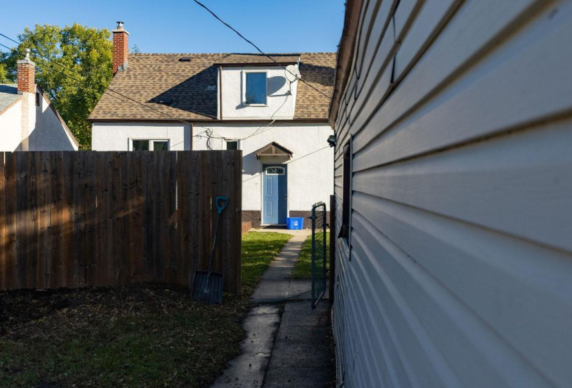 472 Smithfield, 4 Bedrooms Bedrooms, 10 Rooms Rooms,1 BathroomBathrooms,Residential,For Sale,Smithfield