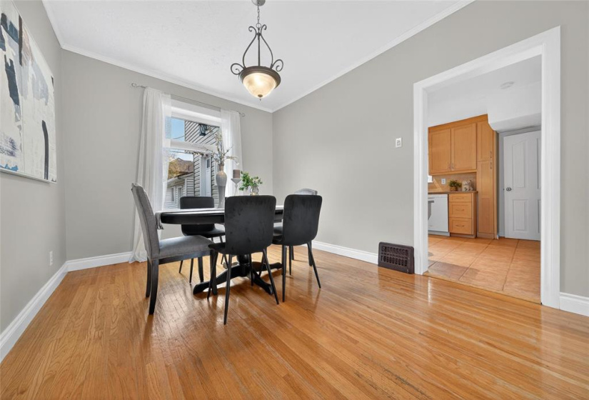 267 Eugenie, 5 Bedrooms Bedrooms, 15 Rooms Rooms,2 BathroomsBathrooms,Residential,For Sale,Eugenie