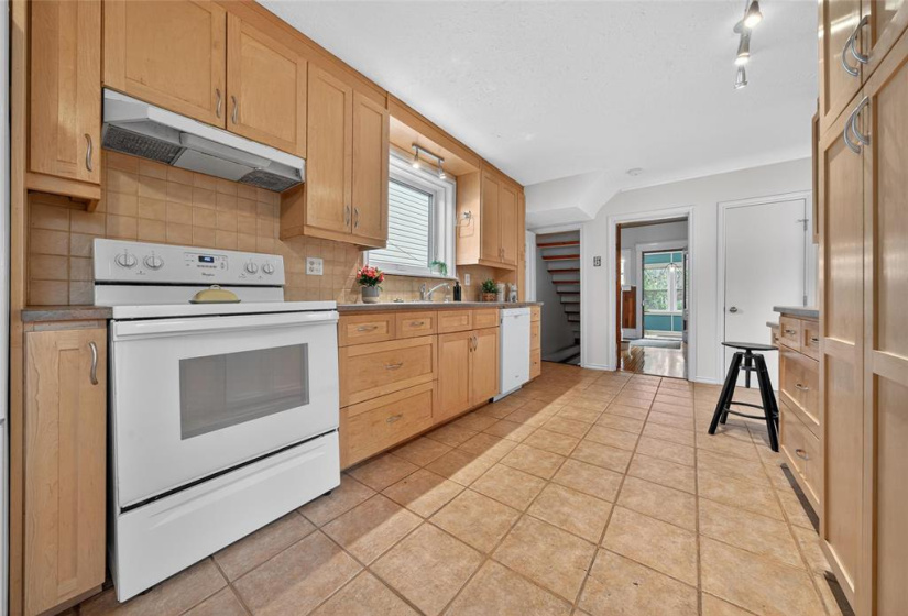 267 Eugenie, 5 Bedrooms Bedrooms, 15 Rooms Rooms,2 BathroomsBathrooms,Residential,For Sale,Eugenie