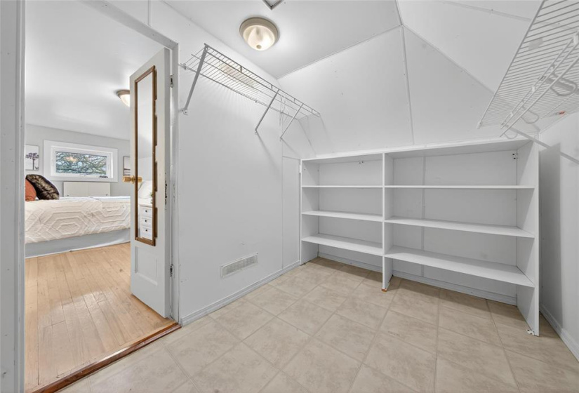 267 Eugenie, 5 Bedrooms Bedrooms, 15 Rooms Rooms,2 BathroomsBathrooms,Residential,For Sale,Eugenie