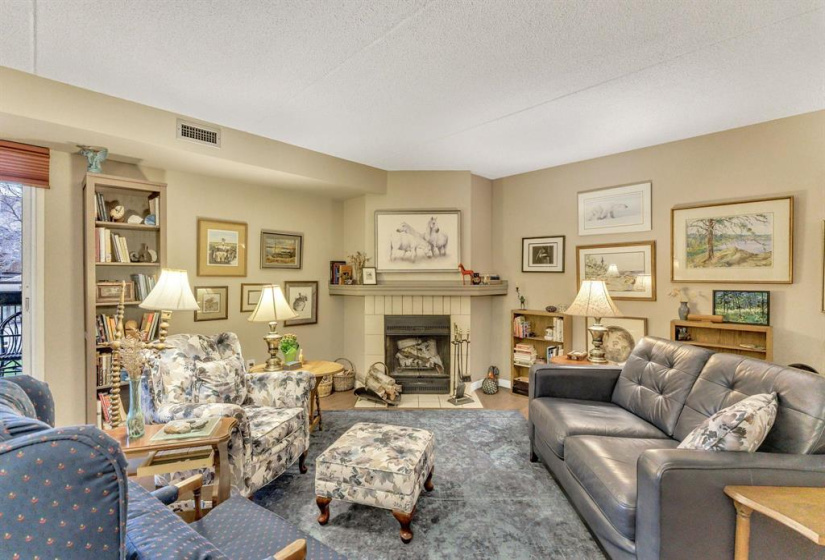 75 Swindon, 1 Bedroom Bedrooms, 7 Rooms Rooms,1 BathroomBathrooms,Condominium,For Sale,Swindon