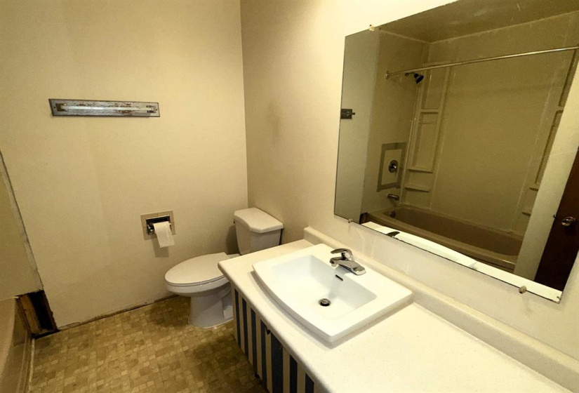 43 Amarynth, 3 Bedrooms Bedrooms, 11 Rooms Rooms,1 BathroomBathrooms,Residential,For Sale,Amarynth