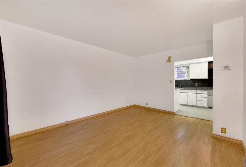 Spacious and inviting Livingroom