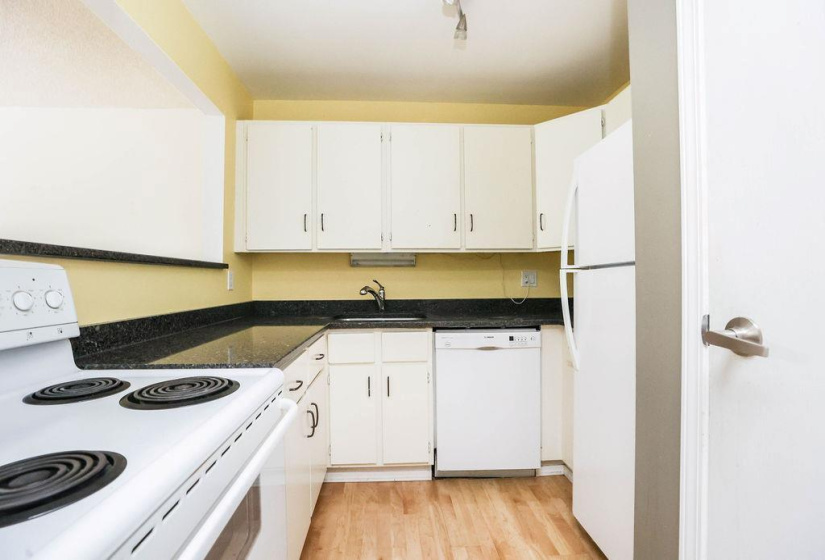 3040 Pembina, 2 Bedrooms Bedrooms, 7 Rooms Rooms,1 BathroomBathrooms,Condominium,For Sale,Pembina