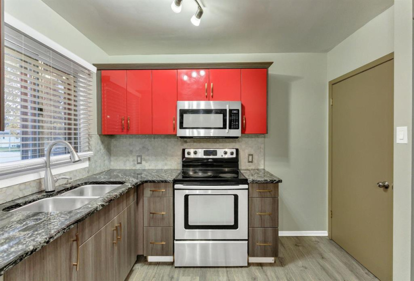 734 School, 5 Bedrooms Bedrooms, 11 Rooms Rooms,2 BathroomsBathrooms,Residential,For Sale,School