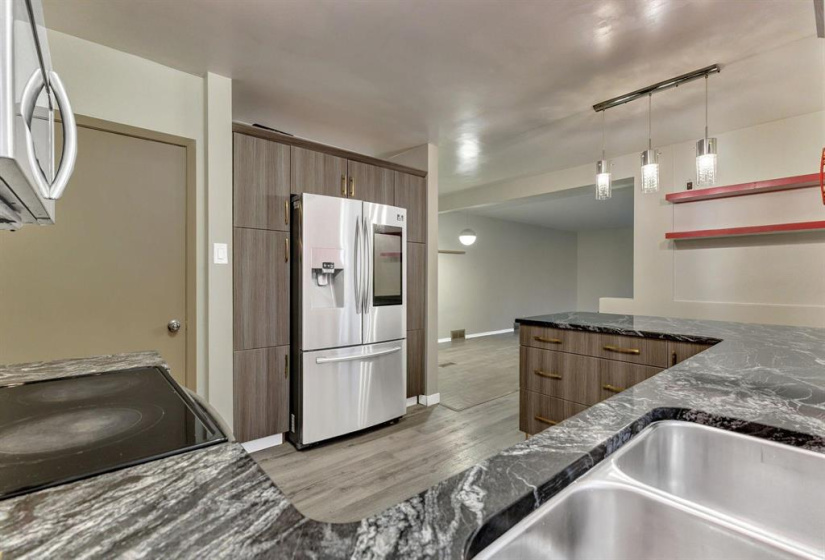 734 School, 5 Bedrooms Bedrooms, 11 Rooms Rooms,2 BathroomsBathrooms,Residential,For Sale,School