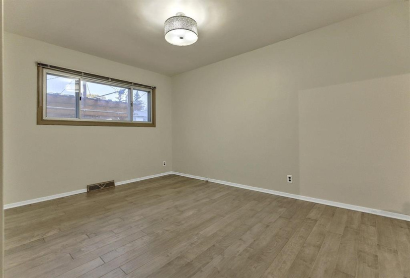 734 School, 5 Bedrooms Bedrooms, 11 Rooms Rooms,2 BathroomsBathrooms,Residential,For Sale,School