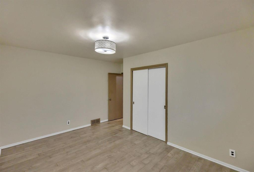 734 School, 5 Bedrooms Bedrooms, 11 Rooms Rooms,2 BathroomsBathrooms,Residential,For Sale,School