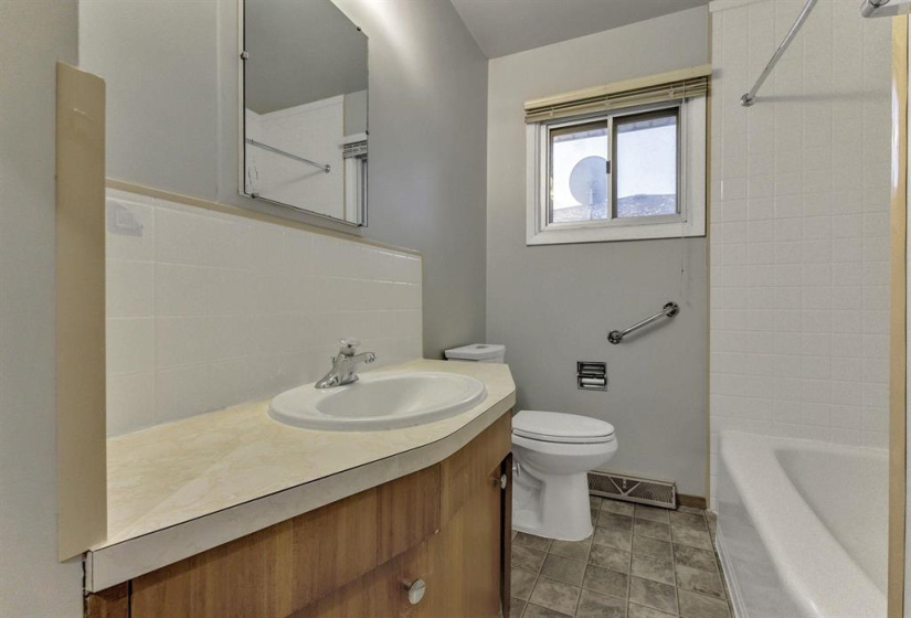 734 School, 5 Bedrooms Bedrooms, 11 Rooms Rooms,2 BathroomsBathrooms,Residential,For Sale,School
