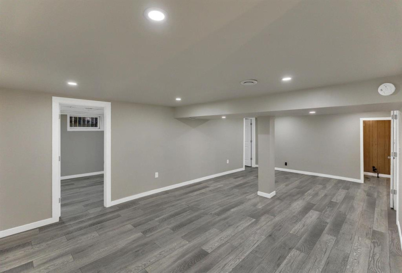 734 School, 5 Bedrooms Bedrooms, 11 Rooms Rooms,2 BathroomsBathrooms,Residential,For Sale,School