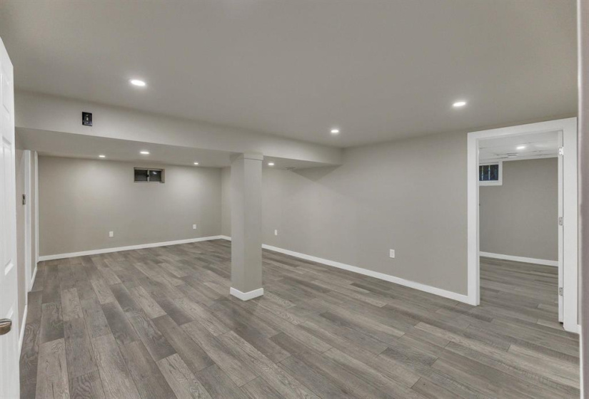 734 School, 5 Bedrooms Bedrooms, 11 Rooms Rooms,2 BathroomsBathrooms,Residential,For Sale,School