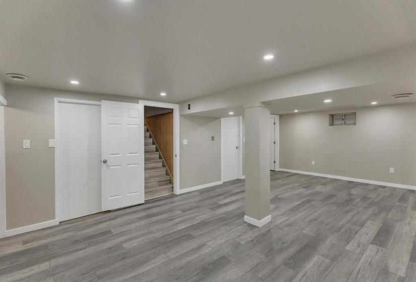 734 School, 5 Bedrooms Bedrooms, 11 Rooms Rooms,2 BathroomsBathrooms,Residential,For Sale,School