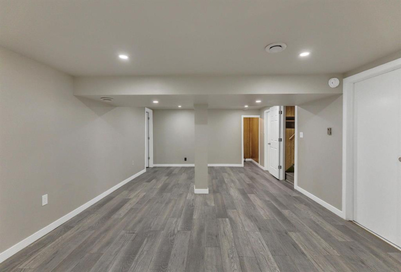 734 School, 5 Bedrooms Bedrooms, 11 Rooms Rooms,2 BathroomsBathrooms,Residential,For Sale,School
