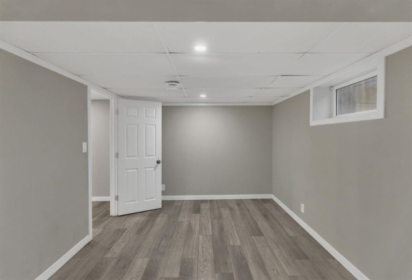 734 School, 5 Bedrooms Bedrooms, 11 Rooms Rooms,2 BathroomsBathrooms,Residential,For Sale,School