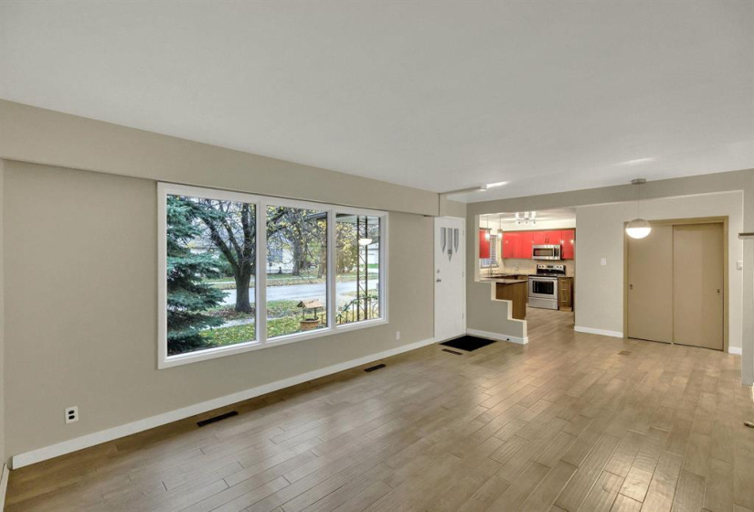 734 School, 5 Bedrooms Bedrooms, 11 Rooms Rooms,2 BathroomsBathrooms,Residential,For Sale,School