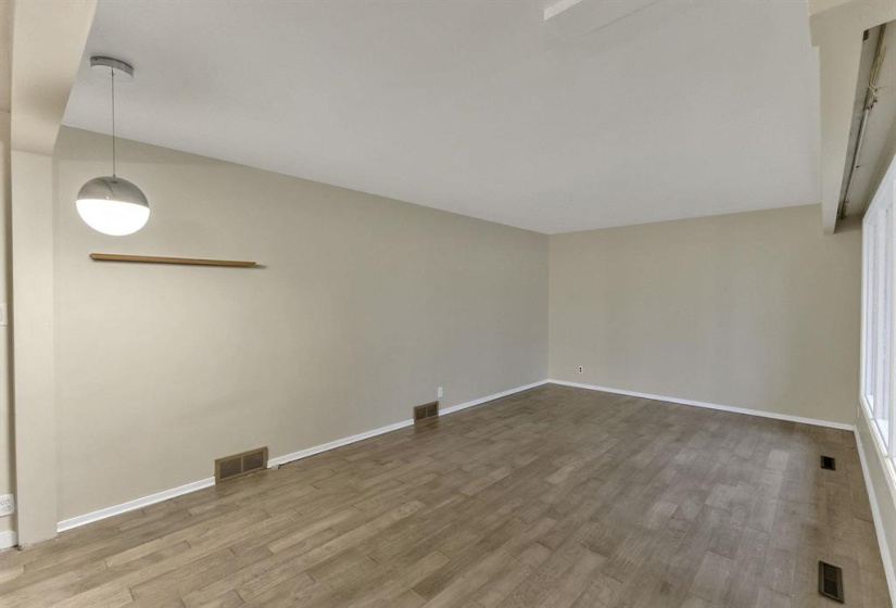 734 School, 5 Bedrooms Bedrooms, 11 Rooms Rooms,2 BathroomsBathrooms,Residential,For Sale,School