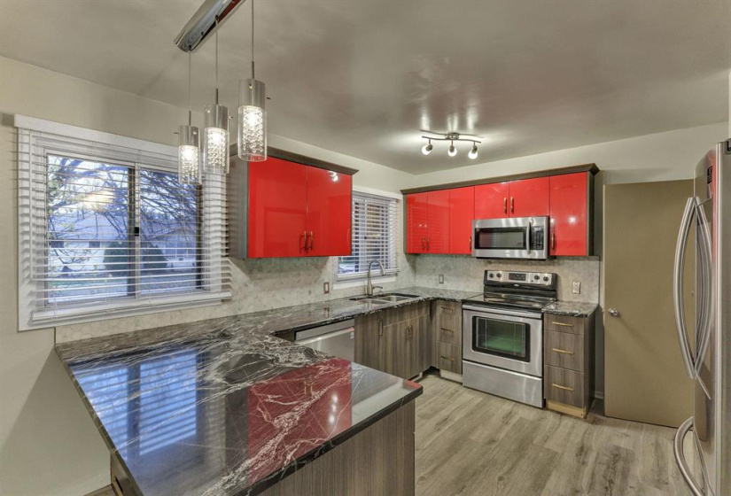 734 School, 5 Bedrooms Bedrooms, 11 Rooms Rooms,2 BathroomsBathrooms,Residential,For Sale,School