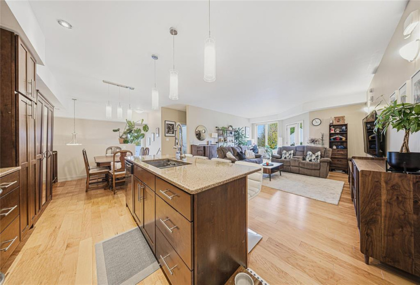 480 Henderson, 2 Bedrooms Bedrooms, 8 Rooms Rooms,2 BathroomsBathrooms,Condominium,For Sale,Henderson