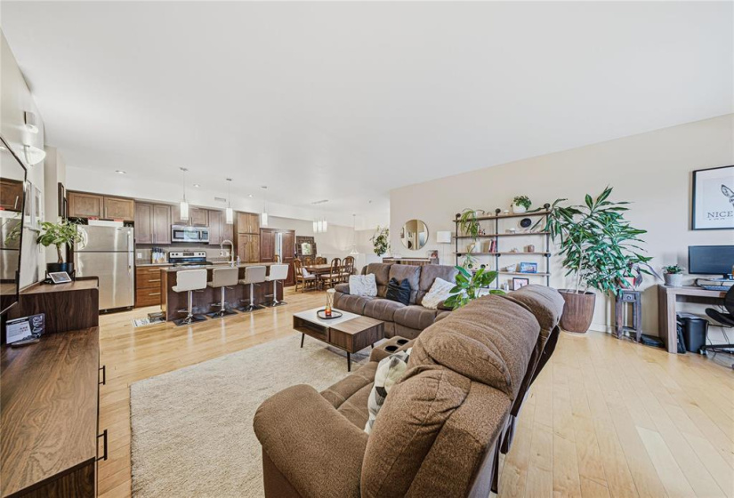 480 Henderson, 2 Bedrooms Bedrooms, 8 Rooms Rooms,2 BathroomsBathrooms,Condominium,For Sale,Henderson