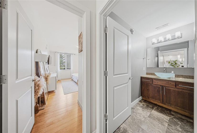 480 Henderson, 2 Bedrooms Bedrooms, 8 Rooms Rooms,2 BathroomsBathrooms,Condominium,For Sale,Henderson