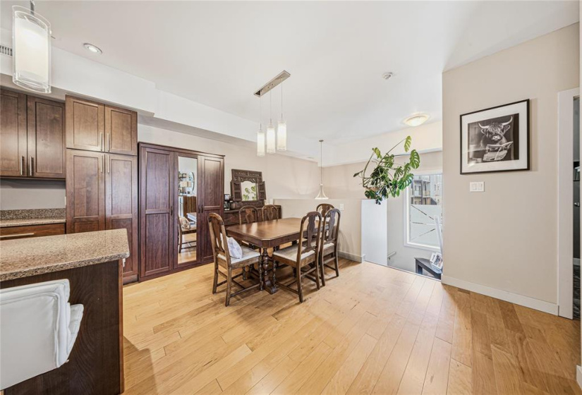 480 Henderson, 2 Bedrooms Bedrooms, 8 Rooms Rooms,2 BathroomsBathrooms,Condominium,For Sale,Henderson