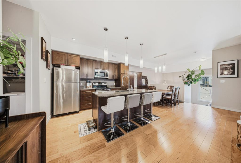 480 Henderson, 2 Bedrooms Bedrooms, 8 Rooms Rooms,2 BathroomsBathrooms,Condominium,For Sale,Henderson