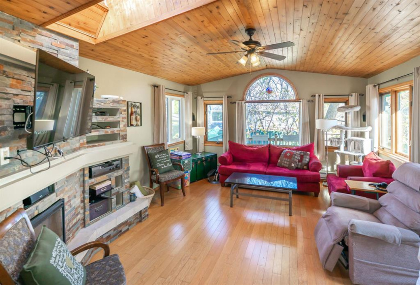 26 Dubuc, 3 Bedrooms Bedrooms, 18 Rooms Rooms,3 BathroomsBathrooms,Residential,For Sale,Dubuc