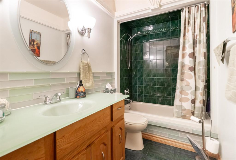 26 Dubuc, 3 Bedrooms Bedrooms, 18 Rooms Rooms,3 BathroomsBathrooms,Residential,For Sale,Dubuc