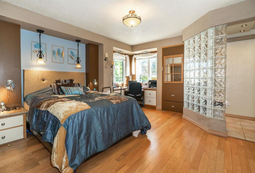 26 Dubuc, 3 Bedrooms Bedrooms, 18 Rooms Rooms,3 BathroomsBathrooms,Residential,For Sale,Dubuc