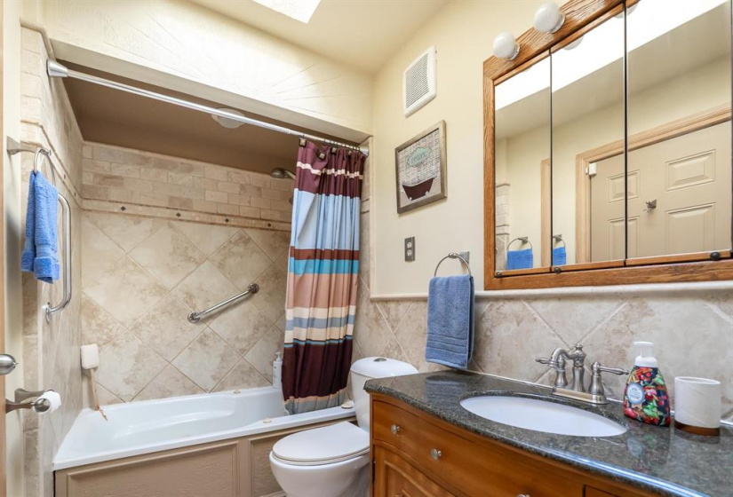 26 Dubuc, 3 Bedrooms Bedrooms, 18 Rooms Rooms,3 BathroomsBathrooms,Residential,For Sale,Dubuc