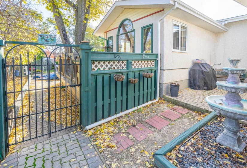 26 Dubuc, 3 Bedrooms Bedrooms, 18 Rooms Rooms,3 BathroomsBathrooms,Residential,For Sale,Dubuc