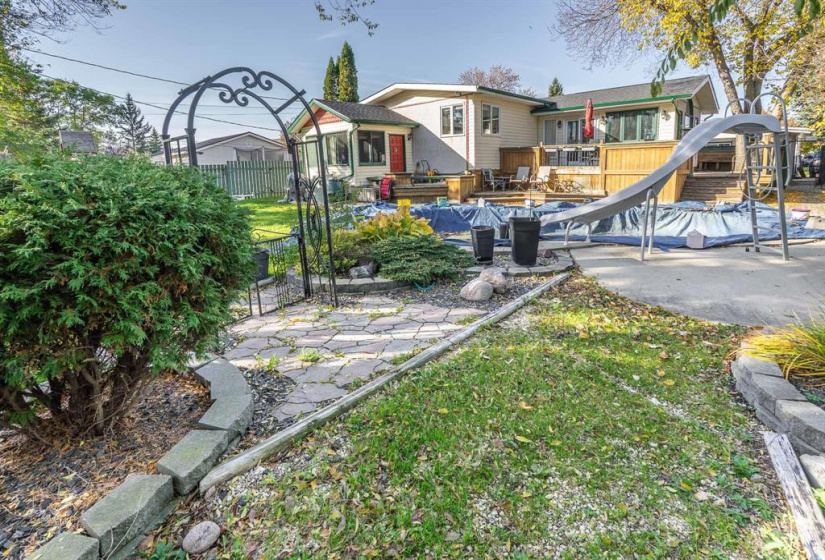 26 Dubuc, 3 Bedrooms Bedrooms, 18 Rooms Rooms,3 BathroomsBathrooms,Residential,For Sale,Dubuc