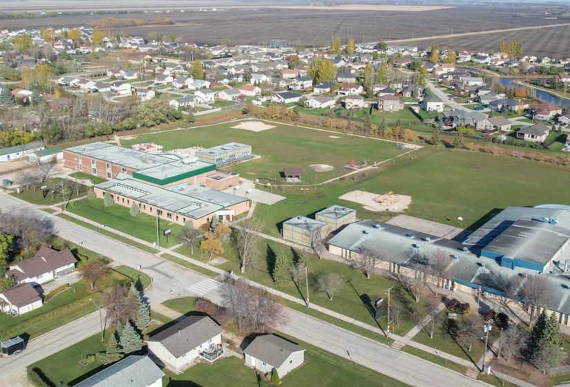 26 Dubuc, 3 Bedrooms Bedrooms, 18 Rooms Rooms,3 BathroomsBathrooms,Residential,For Sale,Dubuc