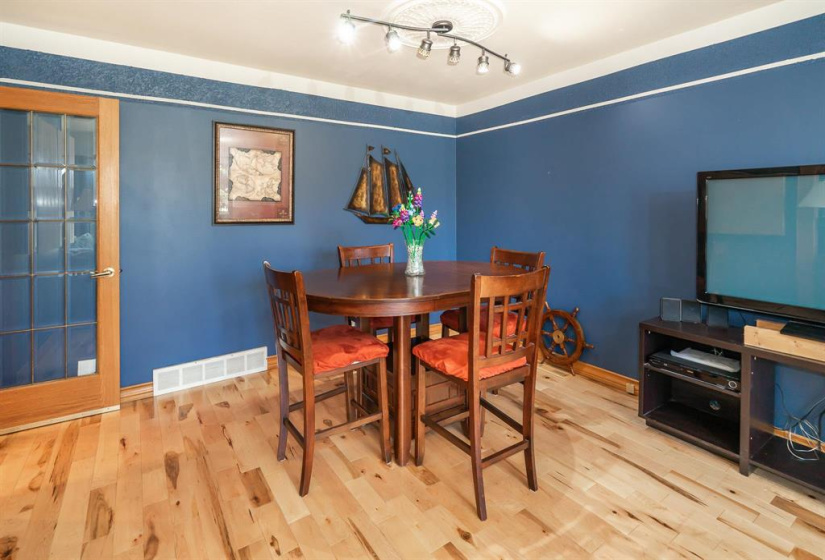 26 Dubuc, 3 Bedrooms Bedrooms, 18 Rooms Rooms,3 BathroomsBathrooms,Residential,For Sale,Dubuc