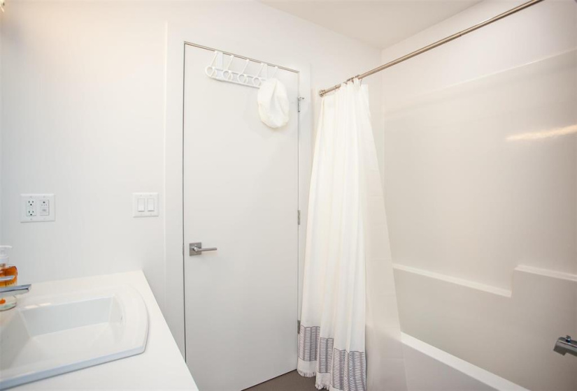 408 Cherrywood, 5 Bedrooms Bedrooms, 13 Rooms Rooms,3 BathroomsBathrooms,Residential,For Sale,Cherrywood