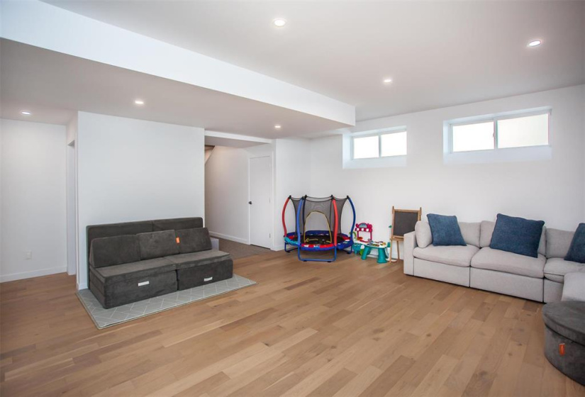 408 Cherrywood, 5 Bedrooms Bedrooms, 13 Rooms Rooms,3 BathroomsBathrooms,Residential,For Sale,Cherrywood