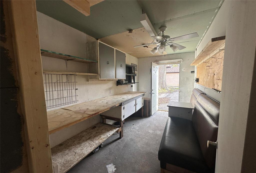 GARAGE WORKSHOP AREA