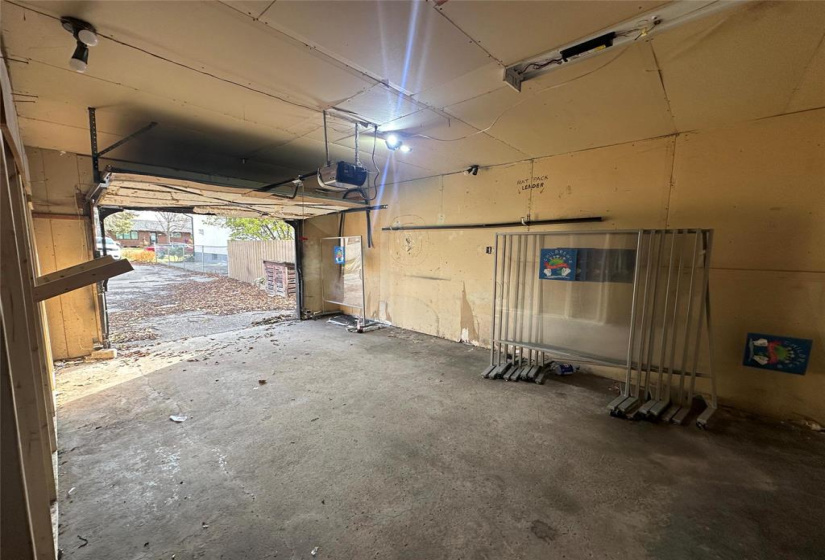 670 Parkhill, 3 Bedrooms Bedrooms, 7 Rooms Rooms,1 BathroomBathrooms,Residential,For Sale,Parkhill