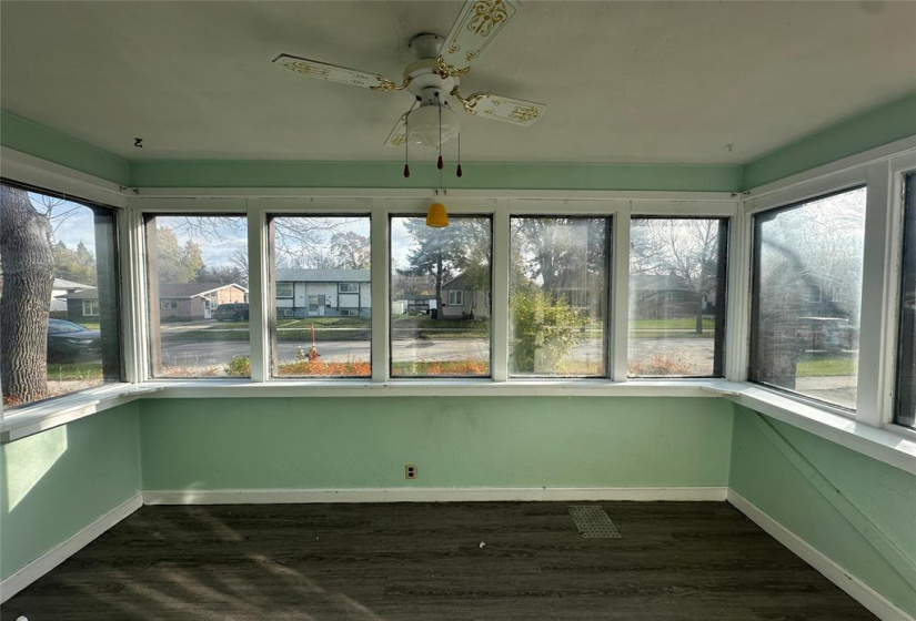 FRONT SUN PORCH 3 SEASON