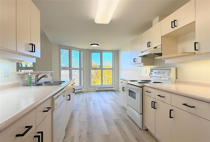 895 Wilkes, 2 Bedrooms Bedrooms, 8 Rooms Rooms,2 BathroomsBathrooms,Condominium,For Sale,Wilkes