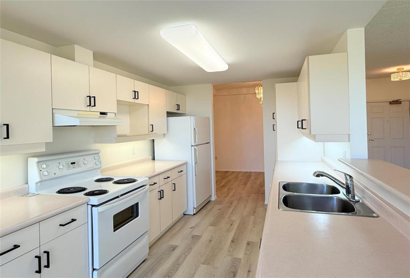 895 Wilkes, 2 Bedrooms Bedrooms, 8 Rooms Rooms,2 BathroomsBathrooms,Condominium,For Sale,Wilkes