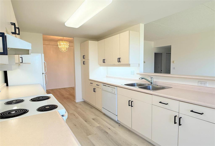 895 Wilkes, 2 Bedrooms Bedrooms, 8 Rooms Rooms,2 BathroomsBathrooms,Condominium,For Sale,Wilkes