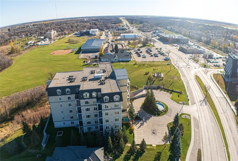 View down South Pembina. Walking distance to St. Norbert Market and the Co op Grocery store. Or St. Norbert rink if you know kids playing there.
