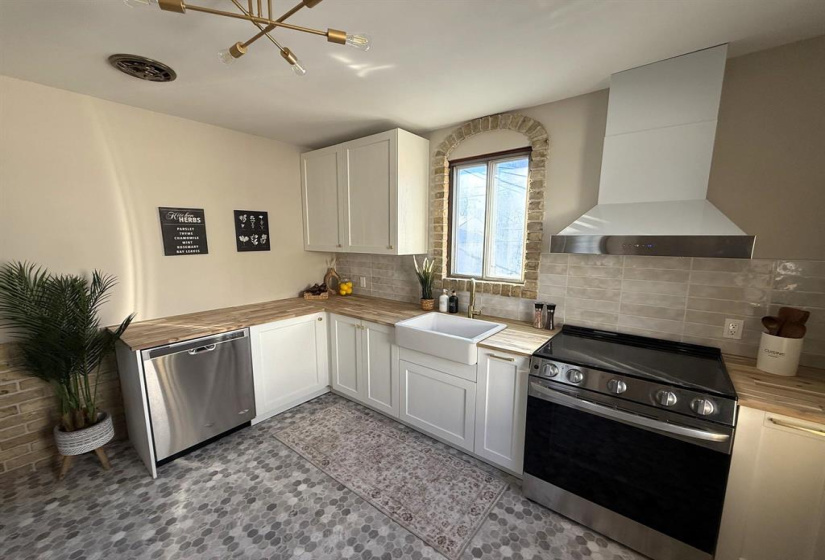 1186 Burrows, 3 Bedrooms Bedrooms, 11 Rooms Rooms,2 BathroomsBathrooms,Residential,For Sale,Burrows