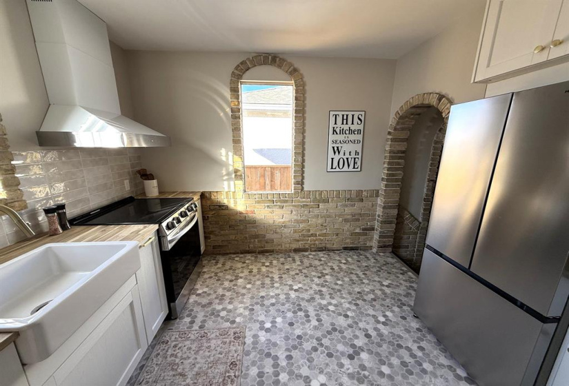 1186 Burrows, 3 Bedrooms Bedrooms, 11 Rooms Rooms,2 BathroomsBathrooms,Residential,For Sale,Burrows