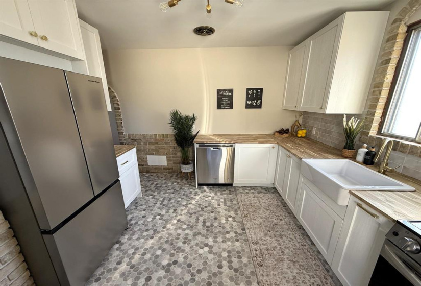 1186 Burrows, 3 Bedrooms Bedrooms, 11 Rooms Rooms,2 BathroomsBathrooms,Residential,For Sale,Burrows